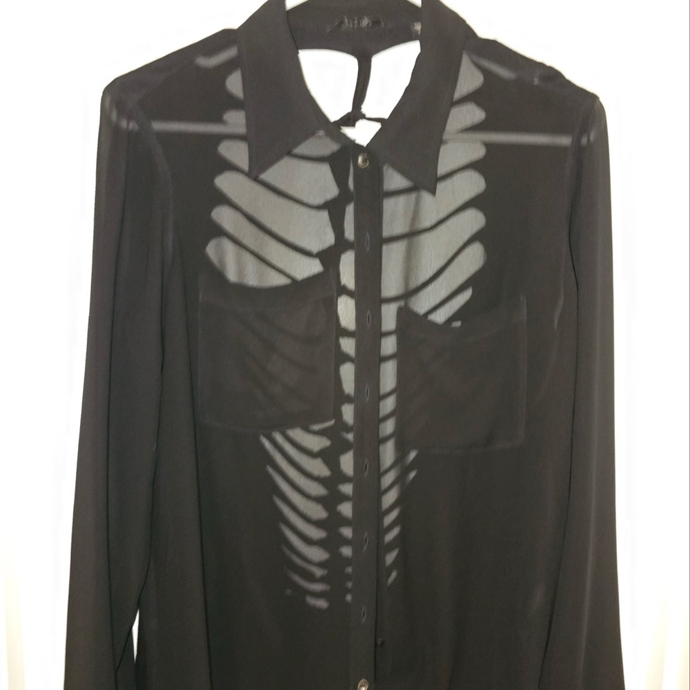 NWOT GUESS BLACK LONG SLEEVE TOP